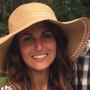 Meet your Posher, Danielle